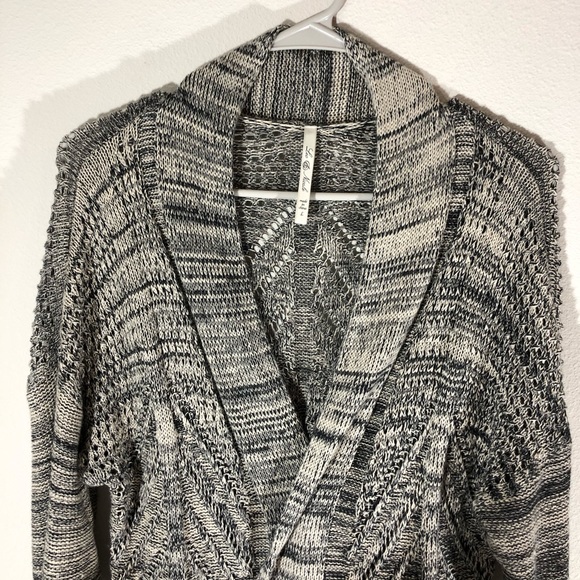 Leo & Nicole Sweaters - Leo & Nicole Large Gray Knitted Cardigan